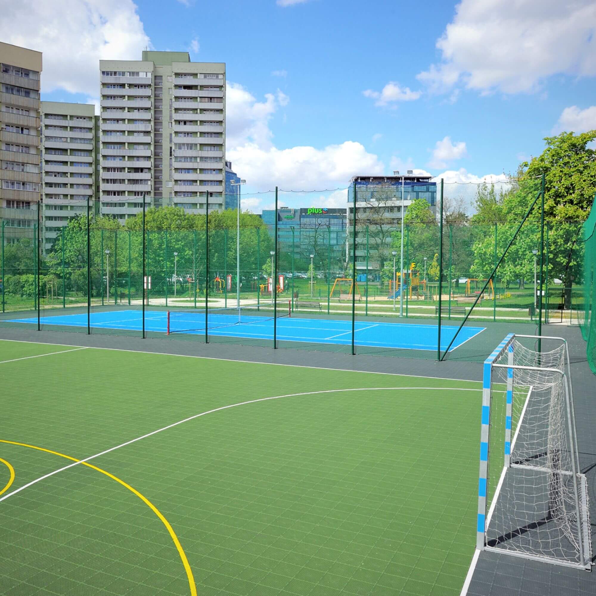 Suprafata de joc destinata utilizarii in exterior b