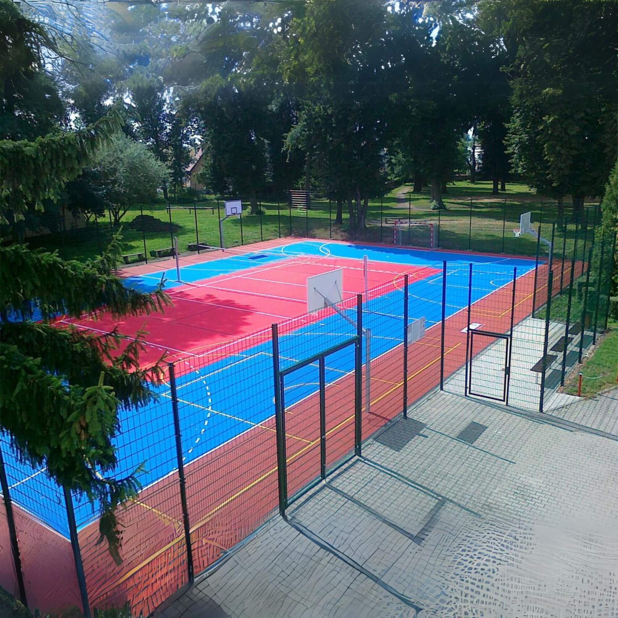 Suprafata de joc destinata utilizarii in exterior c